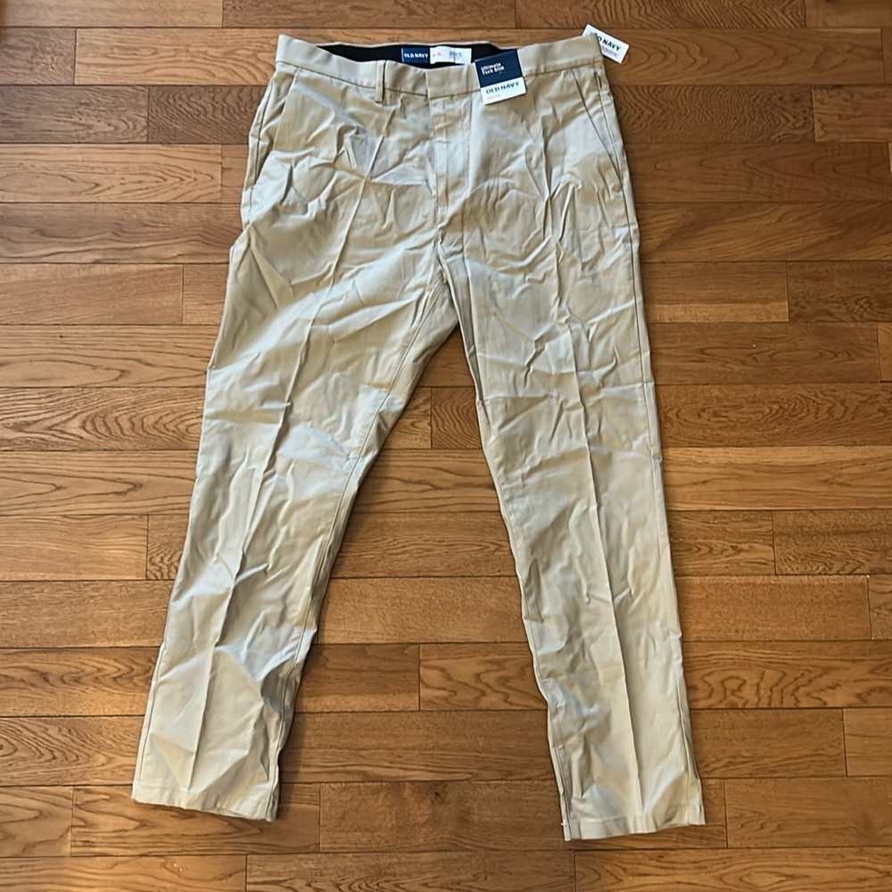 Old Navy Men’s Chinos in Light Beige